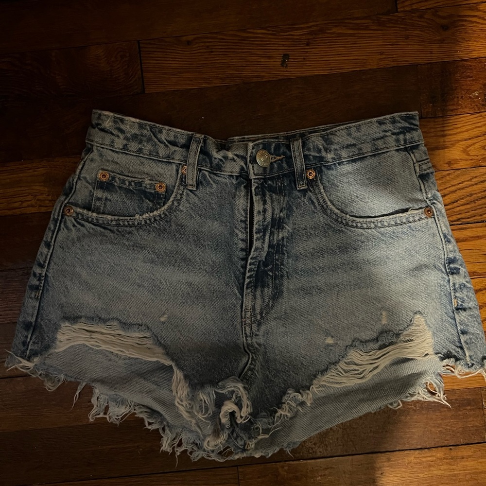 Zara distressed jean shorts. Only worn once!